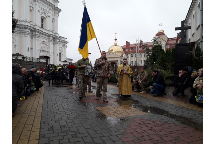 Луцька громада попрощалася із загиблим Героєм Денисом Кудрявцевим 