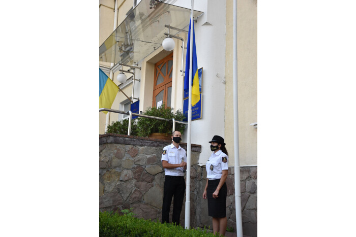 The National Flag of Ukraine has been solemnly raised near the Lutsk City Council