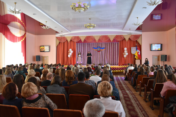 В коледжі технологій, бізнесу та права відбулися урочистості з нагоди Дня працівників освіти