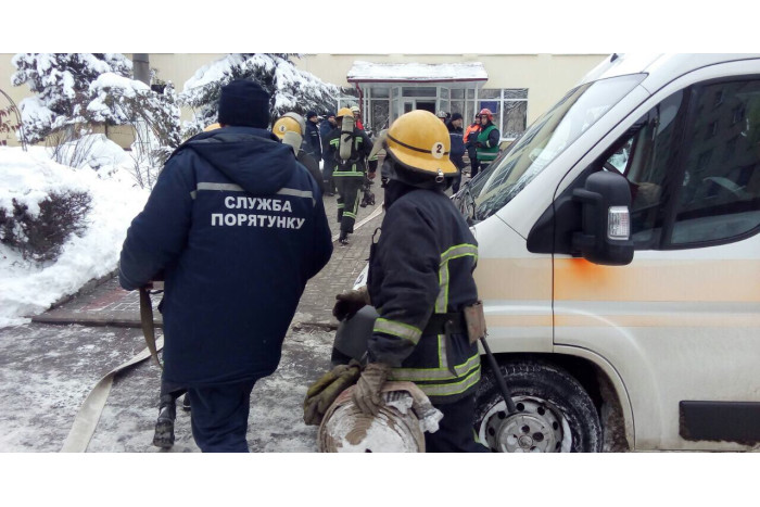 Луцькі рятувальники провели тактико-спеціальні навчання на території коледжу