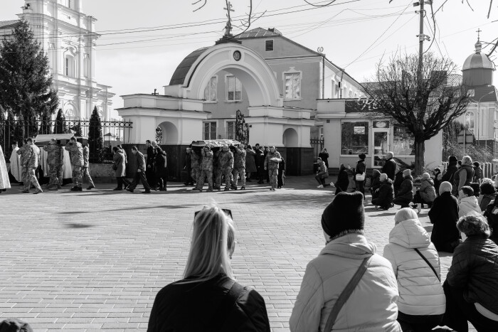 У Луцькій громаді попрощалися із захисниками України Юрієм Оверчуком та Олександром Пашківським