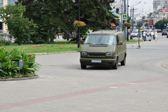 Допомога ЗСУ: Луцька громада знову передала автомобіль для захисників 