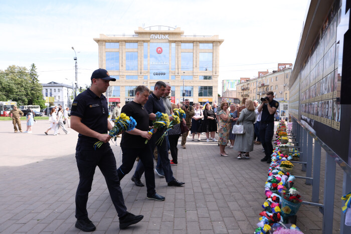 Лучани вшанували військовослужбовців, які загинули під Волновахою