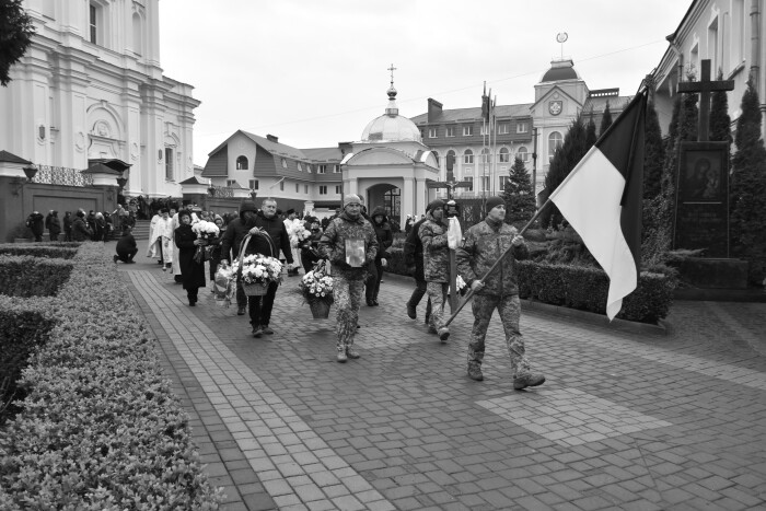 Вічна шана Герою! У Луцькій громаді провели в останню дорогу захисника України Андрія Пундора 