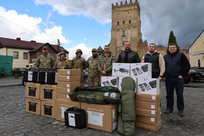 Луцька міська рада передала бійцям Нацгвардії безпілотники, зарядні станції та РЕБи