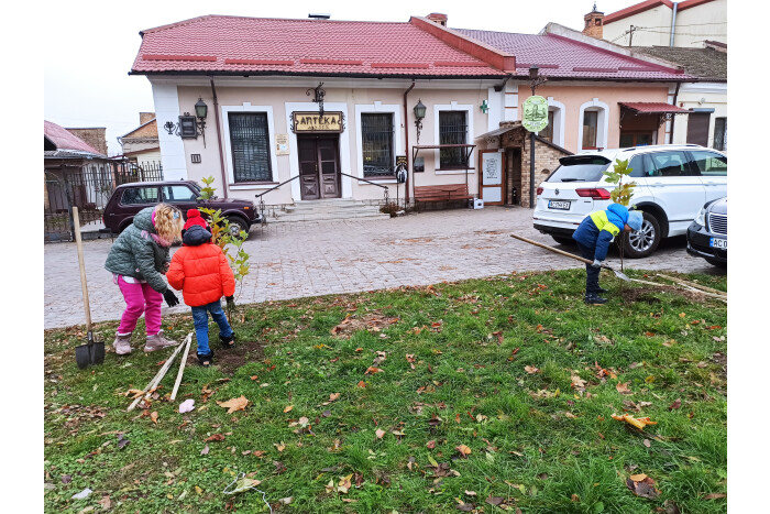 Триває осінній етап озеленення  луцької міської територіальної громади 2024