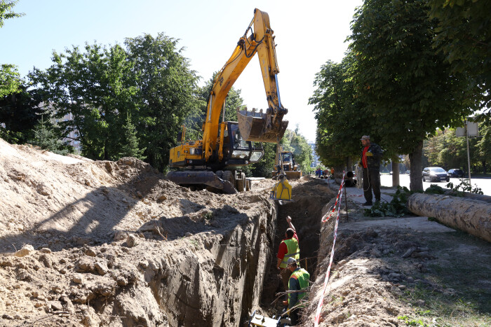 У Луцьку замінюють 800 метрів магістрального водогону 