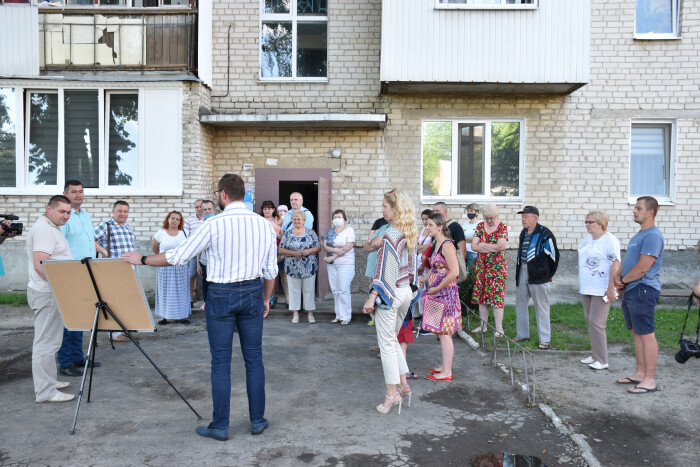 У Луцьку капітально відремонтують прибудинкові території на вулиці Січовій